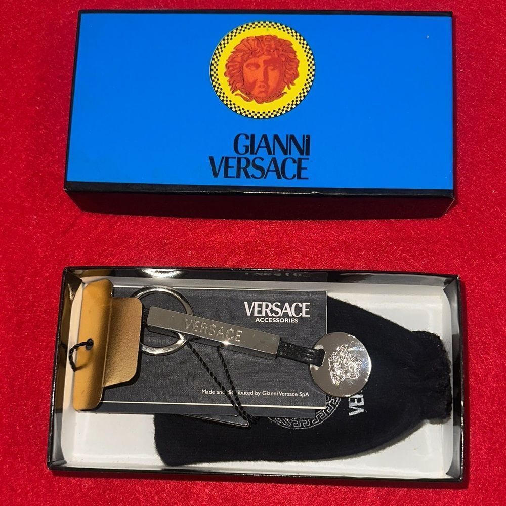 NWT GIANNI VERSACE Vintage Silver/Black Medusa Keychain w/Dust Bag & Box